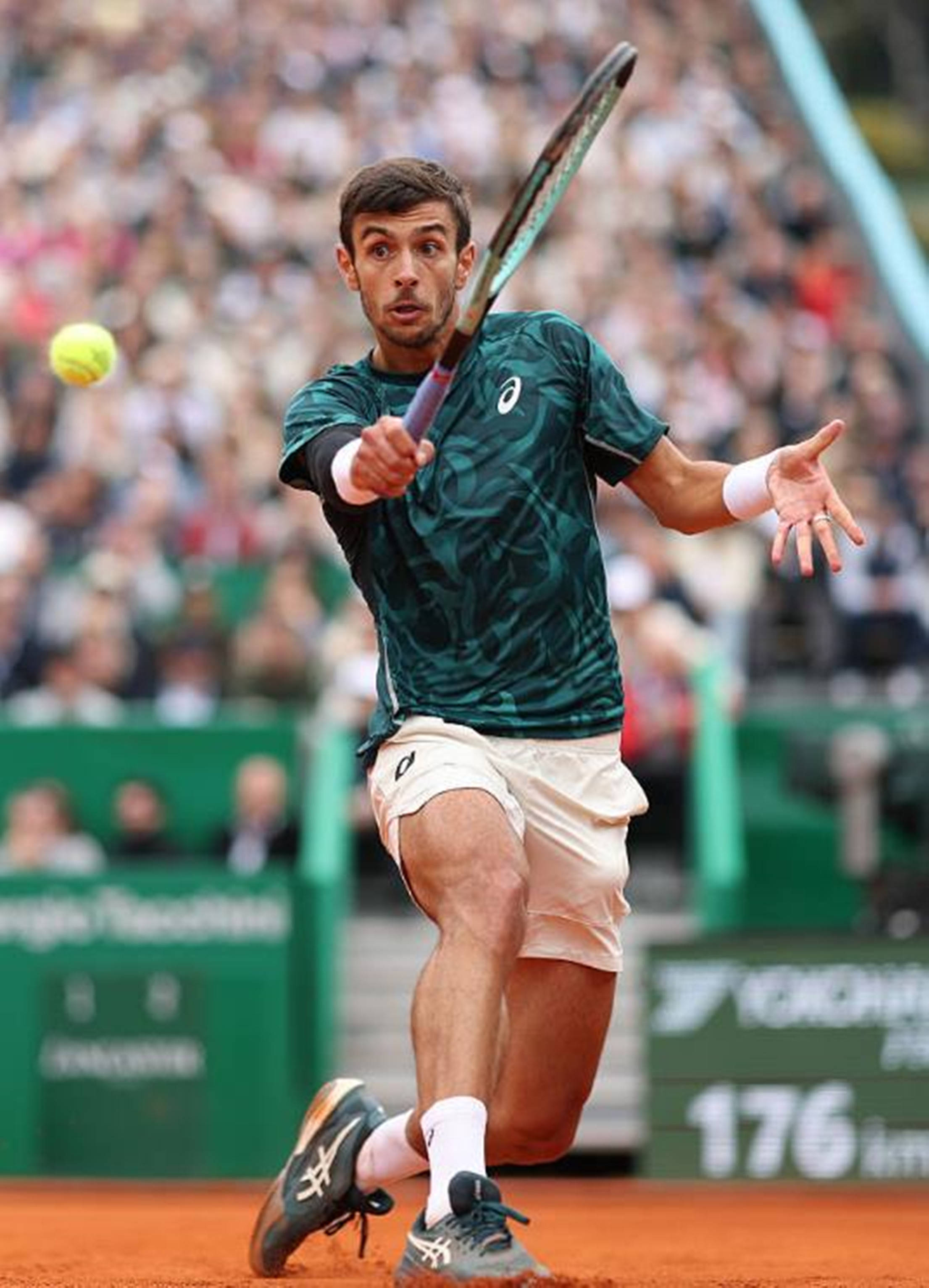 爽文女主，16岁少女因脸上痤疮遭网暴后，用进球给予回应